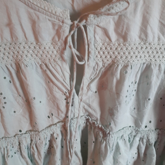 Extremely boho very soft mint color lots of detail and lace - Picture 2 of 5